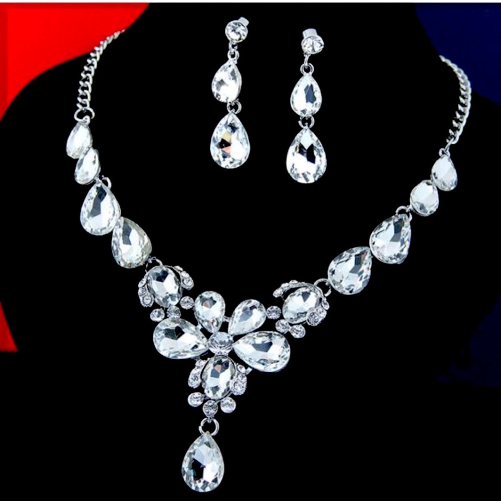 Last one! Large Rhinestone Necklace and Earrings